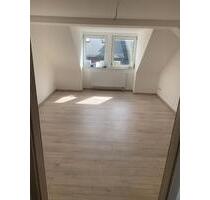 Schöne helle 2-Raum Wohnung mit Balkon ab sofort Verfügbar - Schleiz