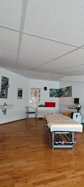 Foto - Praxisraum mit Ultraschallgerät mieten