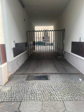 Foto - Zwei sichere Stellplätze im Herzen Berlins mit Videoüberwachung !