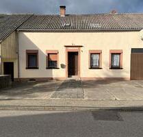 Einfamilienhaus mit Nebengebäuden - Preist