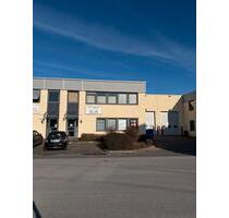 Moderne Lagerhalle mit Büroflächen und Stellplätzen Neuss