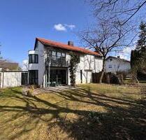 Erstbezug nach Renovierung – Stilvolle Doppelhaushälfte in Krailling - Planegg