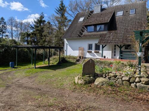 Foto - Viel Platz & Ruhe: Einfamilienhaus mit großem Grundstück