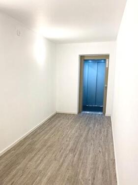Foto - 2,5-Raum Wohnung mit Aufzug und Balkon in grüner Wohngegend zu vermieten