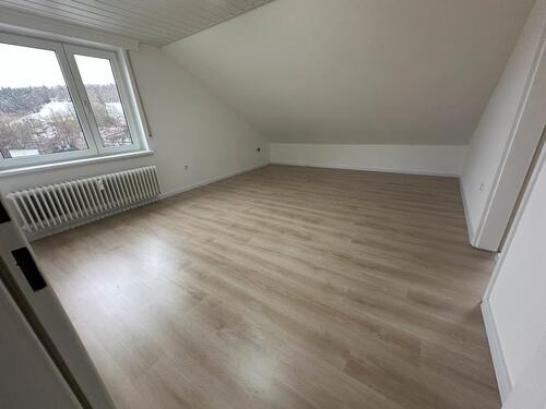 Foto - Helle 3-Zimmer-Dachgeschosswohnung in Sundern – frisch renoviert