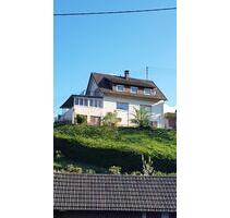 Freisteh. gemütl., großzüg. Haus m. 2 Ggen. u. tollen Ausblicken - Gernsbach