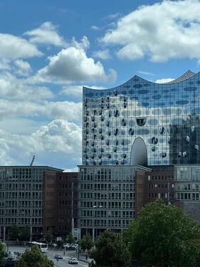 Foto - Tische für Einzelpersonen und Teams - Arbeiten im Elphi-Blick Open-Space-Office