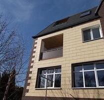 Große DG 2-Zimmer mit Balkon, Laminat, 2x Abstellraum und Wanne in idyllischer Lage! - Taura