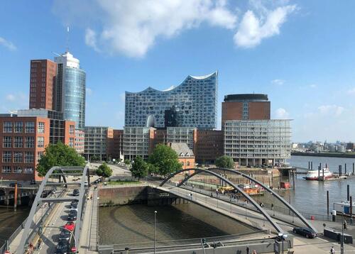 Foto - Büro am Baumwall – Elphi-Blick-Open-Space-Office – 8er-Schreibtischblock zu vermieten