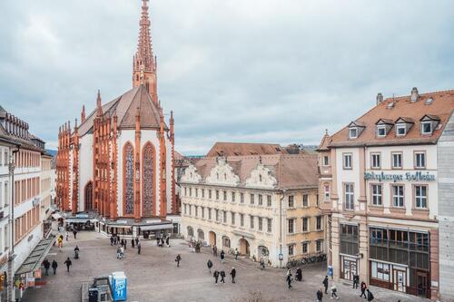 Foto - Büro-Praxisfläche zur Miete – repräsentativ mit Marktplatzblick