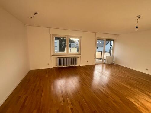 Foto - Helle 2-Zi.-Whg mit Balkon, Küche, Parkplatz