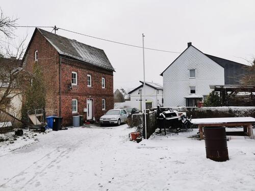 Foto - Großes Grundstück mit Bauland, Altbau & Scheune –Haus vermietet–