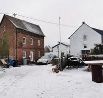 Großes Grundstück mit Bauland, Altbau & Scheune –Haus vermietet– - Tiefenbach