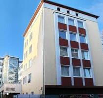 Große Wohnung mit drei Zimmern in Hannover Mitte