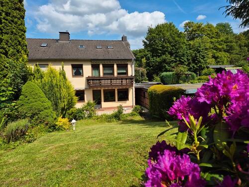 Foto - 1-2 Familienhaus mit Baugrundstück 3 Garagen Alt-Erkrath