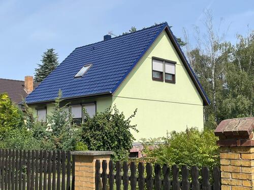 Foto - Freistehendes Einfamilienhaus mit großem Grundstück