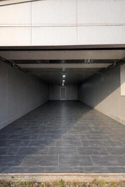 Foto - HalleShowroom - direkt an Autobahn, Rolltor+FB, Starkstrom+Luft