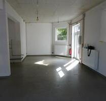 Gewerbehalle mit Büro, Garagen und Sozialräumen 170 qm - Bad Honnef Gewerbehalle mit Büro, Garagen und Sozialräumen 170 qm - Bad Honnef