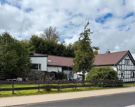 Foto - Einfamilienhaus mit Werkstatt und Pferdestall