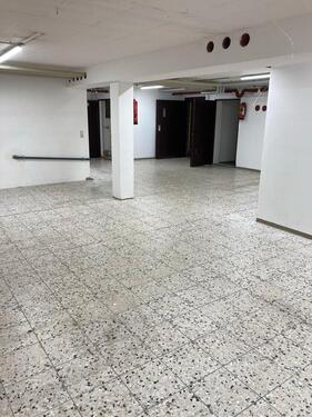 Foto - Lager im UG mit Lastenaufzug - 600,00 EUR Kaltmiete, ca.  120,00 m²