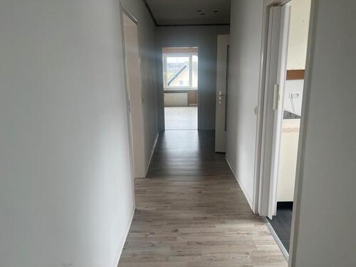 Foto - 3 Zimmer Dachgeschoss Wohnung - 700,00&nbsp;EUR Kaltmiete, ca.&nbsp; 75,00&nbsp;m&sup2;