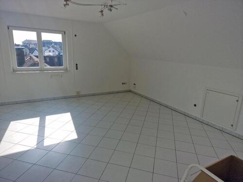 Foto - 1 Zimmer Dachgeschoßwohnung zur Miete in Wölfersheim