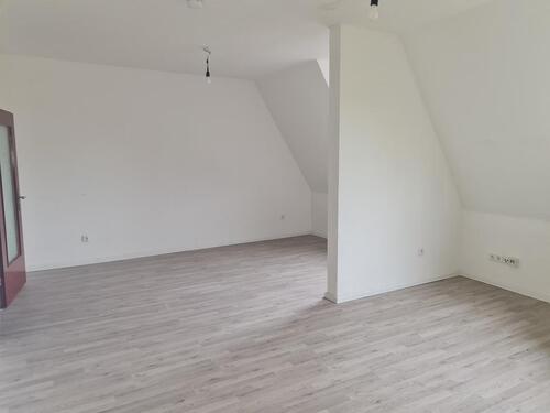 Foto - Gepflegte 4-Zimmer-Dachgeschosswohnung zu vermieten! 1Nettokaltmiete frei (2. Monat)