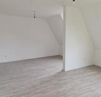 Gepflegte 4-Zimmer-Dachgeschosswohnung zu vermieten! - Duisburg Laar