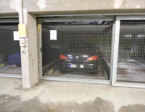 Foto - Duplex-Parker in der Tiefgarage eines Wohnhauses