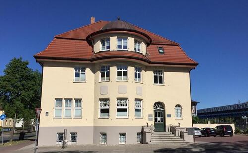 Foto - Helle 2-Zimmer-Wohnung im 2. OG, Einbauküche & Abstellkammer