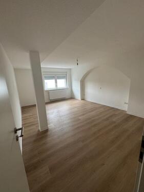 Foto - Großzüg. 5-Zimmer-Wohnung 160 m² mit offenem Wohn-Küchenbereich