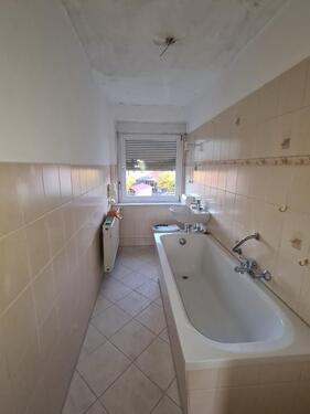 Foto - Teilentkernte 3-Raum-Wohnung mit Tageslichtbad in ruhiger Lage!