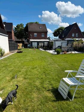 Foto - Einfamilienhaus ( freistehende )mit Garage und Garten