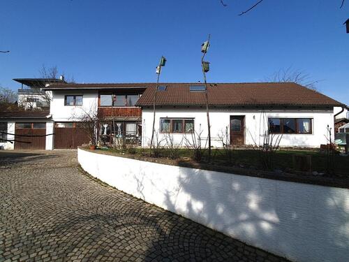 Foto - Großzügiges Haus mit riesigem Grundstück zu verkaufen