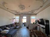 Foto - Ab 01.10.: Sanierte 2-Zi-Altbauwhg mit Schmuckbalkon in Toplage!