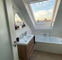 Entspannen und Durchatmen: Attraktive 3-Zi-DG-Whg mit EBK, Balkon - Marktbergel