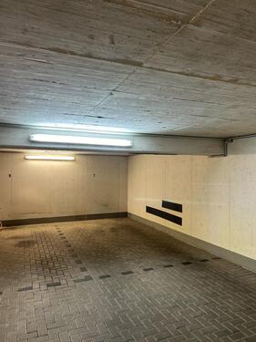 Foto - Parkplatz in Siegburg - Überdacht und sicher!