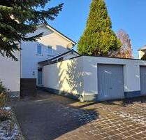 Versetzte Doppelhaushälfte in Pulheim-Sinnersdorf, Bj. 2005