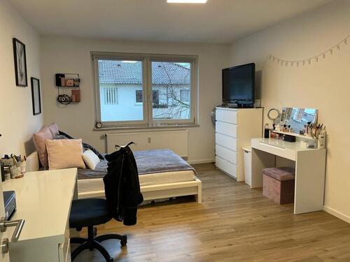 Foto - Schöne DG 2 ZKB in zentraler Lage - WG geeignet