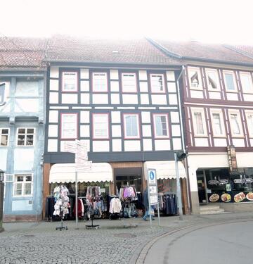 Foto - Gepflegte und geräumige Altbauwohnung mit Dachterrasse und PKW Stellplatz direkt in der Innenstadt