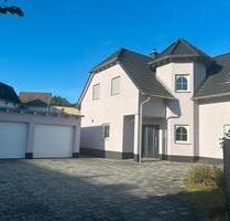 Haus mit Türmchen und Traumgrundstück - Hartha