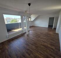 Renovierte 3 Zimmer Wohnung mit Einbauküche am Schillerplatz - Mönchengladbach