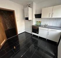 2 Zi. Wohnung 1 O.G. mit Einbauküche in Duisburg Beeck