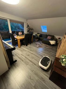 Foto - Großzügige sanierte 4 Zimmer-Wohnung mit Balkon, Garage uvm.
