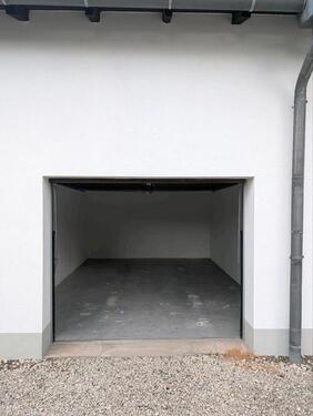Foto - Garage mit Strom & elekr.Tor - 100,00&nbsp;EUR Miete,