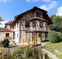 Freistehendes Einfamilienhaus mit wunderschönem Garten, Wintergarten und Doppelgarage! - Hohenstein