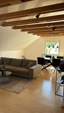 Foto - Helle 3 Zi.-DG-Wohnung mit Sichtgebälk