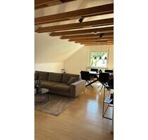 Helle 3 Zi.-DG-Wohnung mit Sichtgebälk - Hausen bei Würzburg