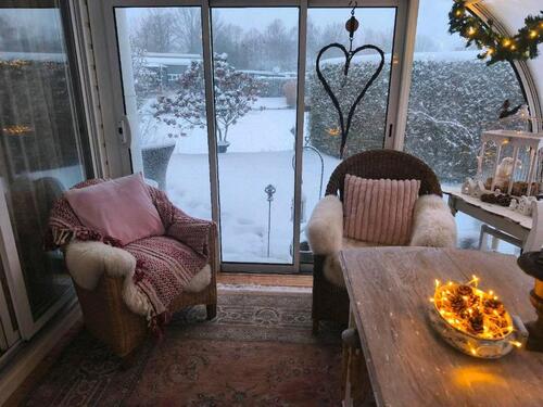 Foto - Mobilheim mit Wintergarten, am See, auf einem Campingplatz