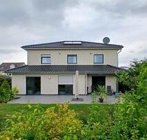 Exklusive verklinkerte freistehende Stadtvilla in sehr guter Lage - Langenfeld (Rheinland)